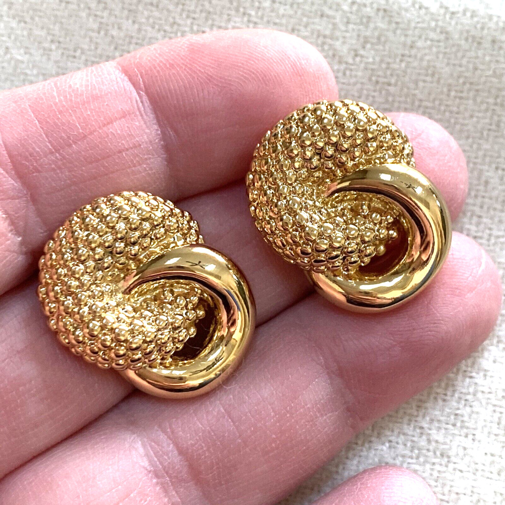 Chunky Goldtone Pierced Earrings classic 1980’s textured Boss Lady style jewelry - Picture 2 of 6